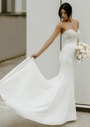 Strapless Sweetheart Neck White Satin Lace Classic Wedding Dress